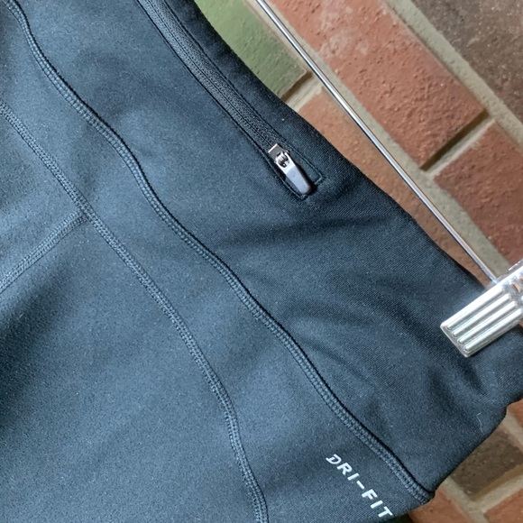 M Nike Dri-Fit black cropped fitness pants - Picture 7 of 8